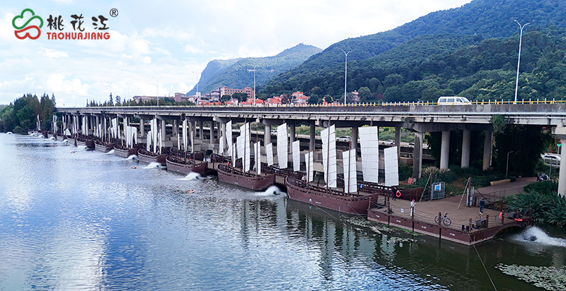 昆明滇池帆船浮橋